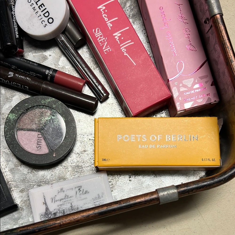Assorted Makeup Collection - Picture 3 of 12